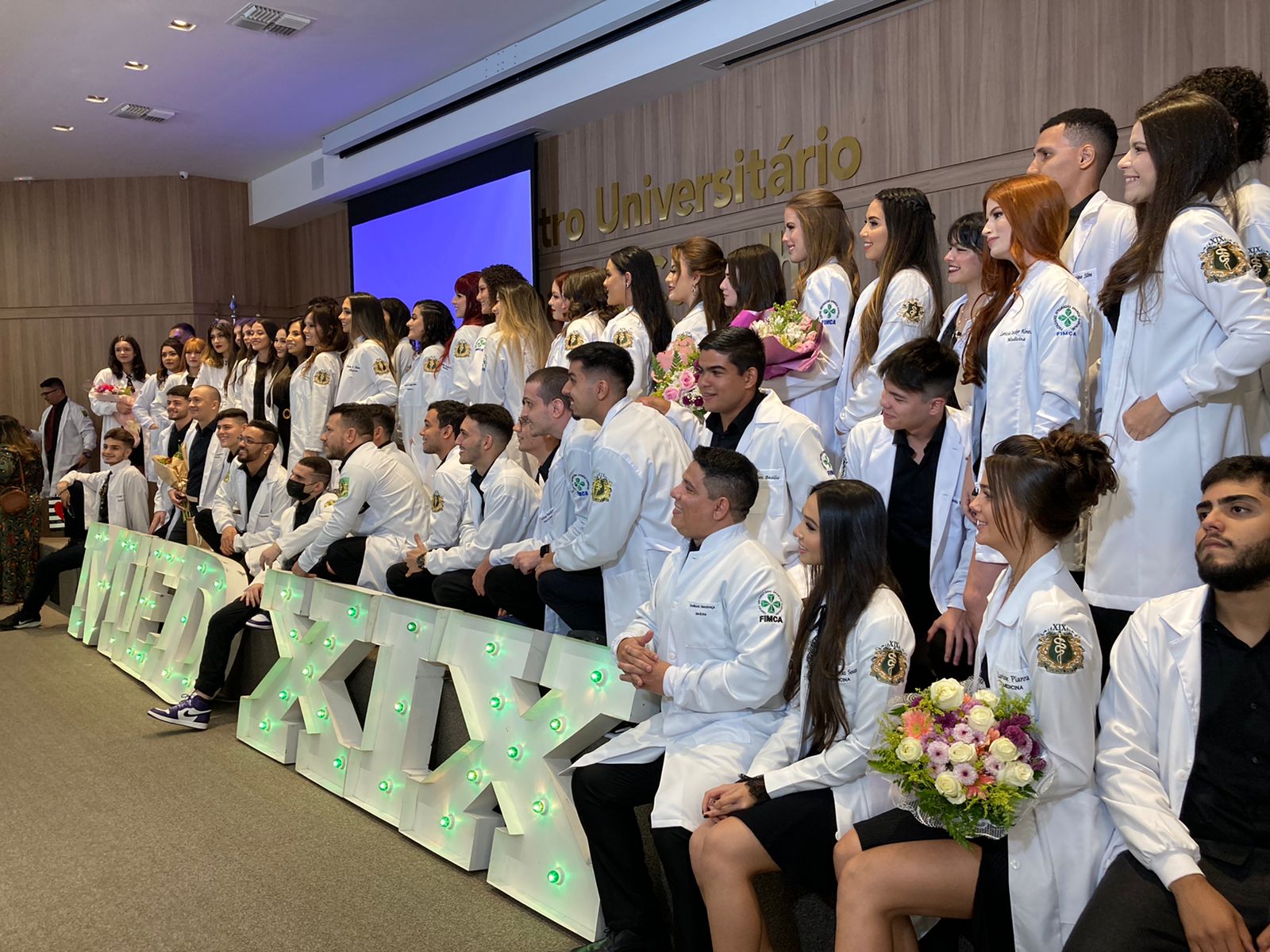 Cerimônia do Jaleco: Medicina T XIX — FIMCA - Centro Universitário Aparicio  Carvalho