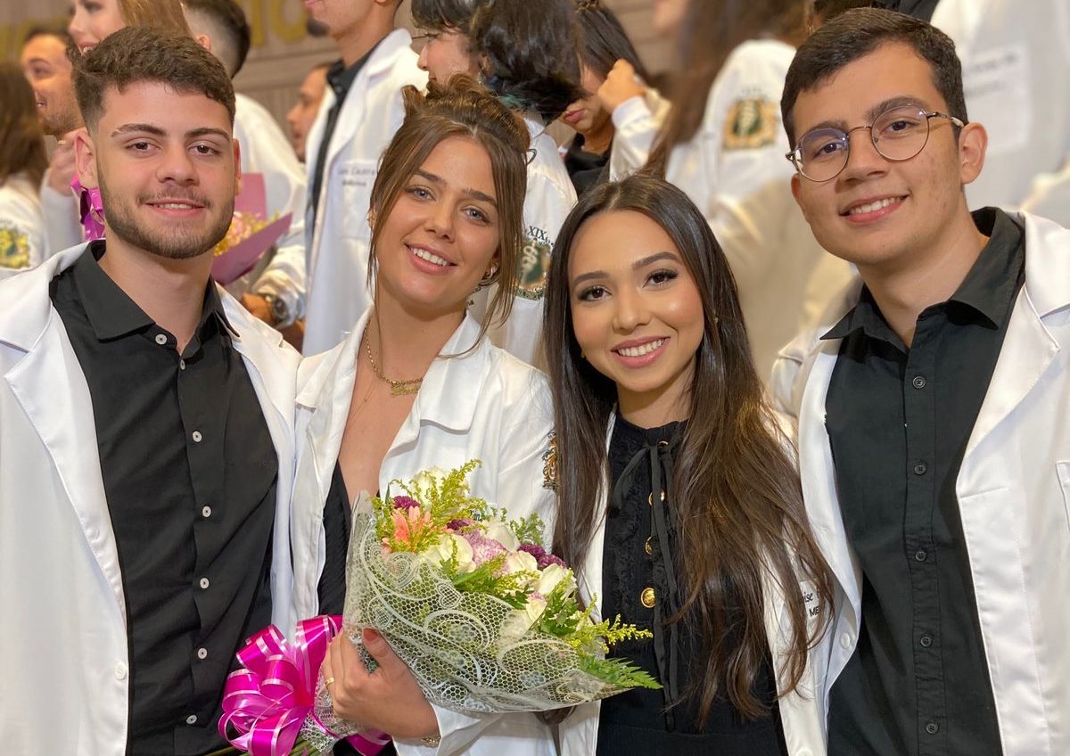 Cerimônia do Jaleco: Medicina T XIX — FIMCA - Centro Universitário Aparicio  Carvalho