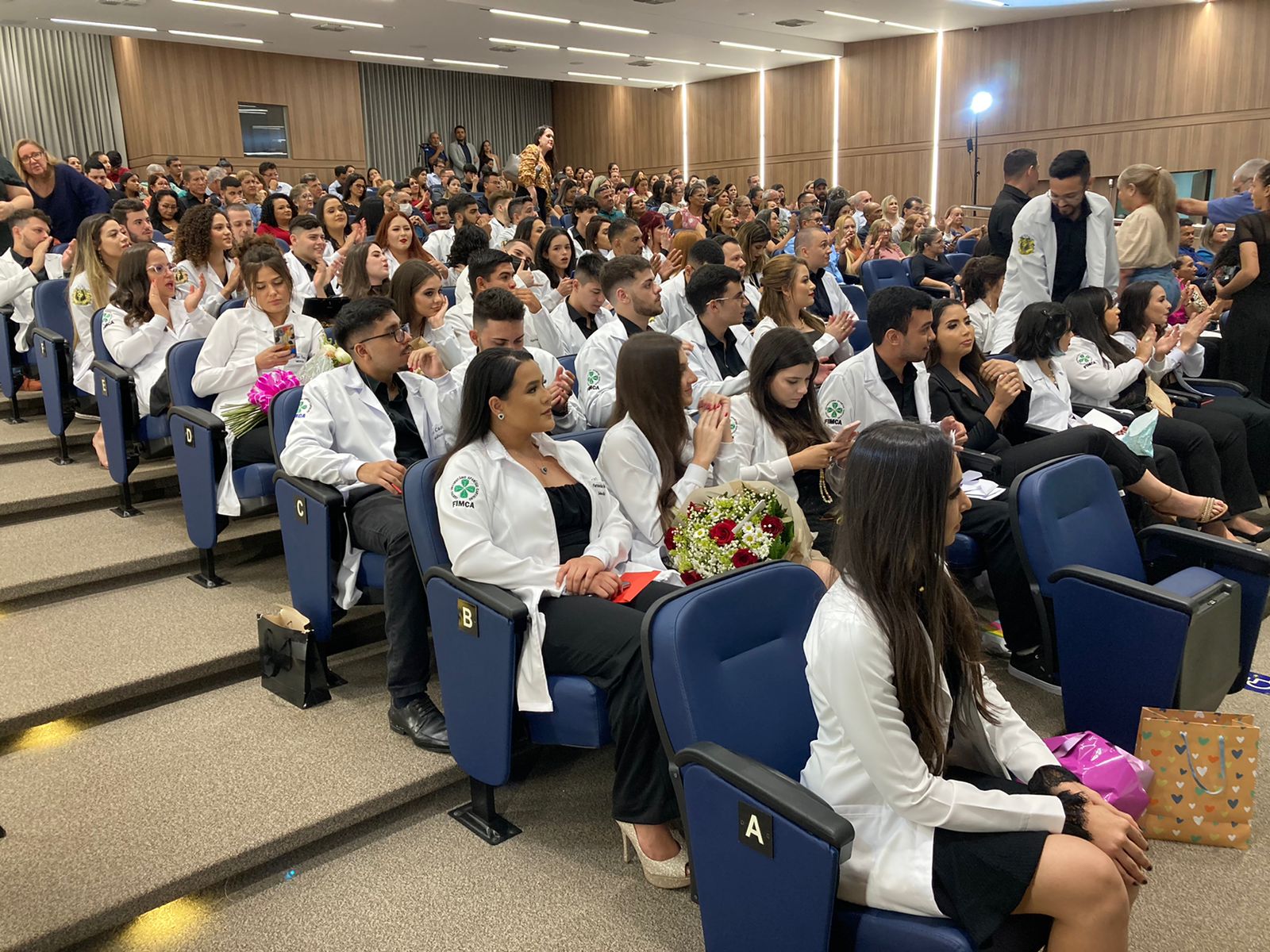 Cerimônia do Jaleco: Medicina T XIX — FIMCA - Centro Universitário Aparicio  Carvalho