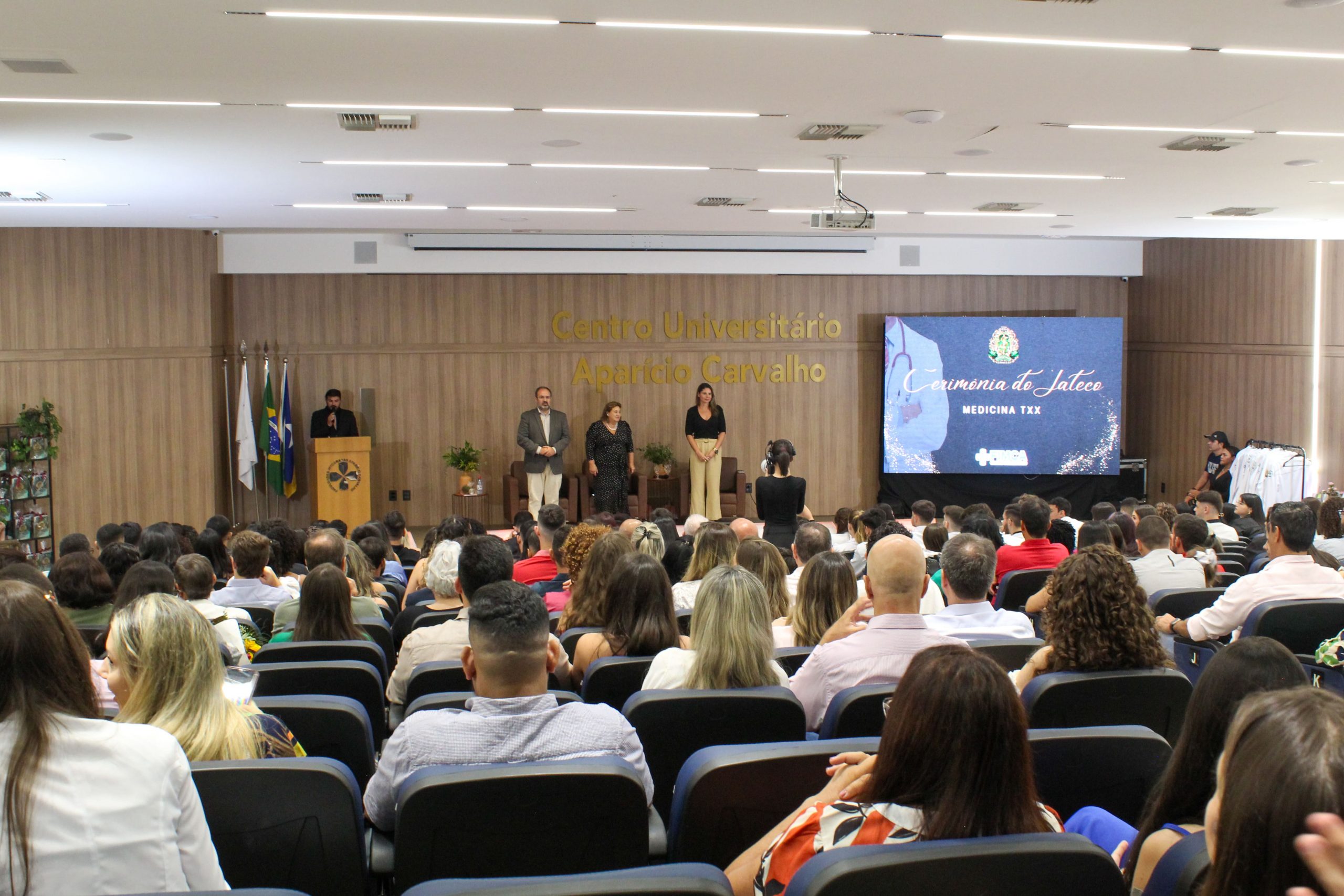 Cerimônia do Jaleco: Medicina T XIX — FIMCA - Centro Universitário Aparicio  Carvalho